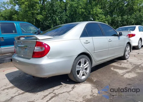 2002 Toyota Camry Le z USA, uszkodzony, nr VIN 4T1BE32K22U007923